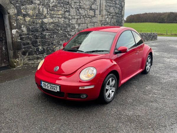 Volkswagen Beetle Hatchback, Petrol, 2009, Red