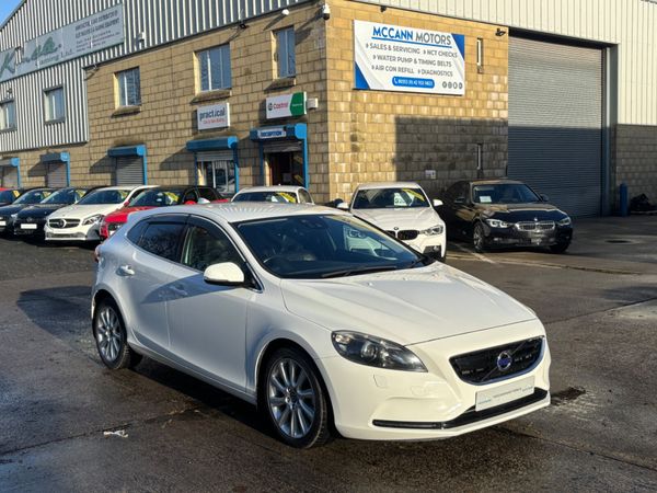 Volvo V40 Hatchback, Petrol, 2014, White