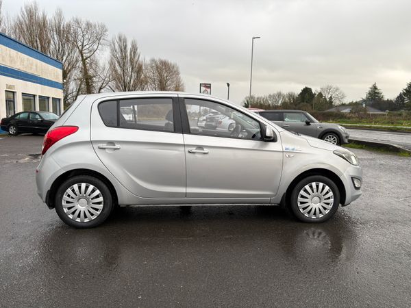 Hyundai i20 Hatchback, Petrol, 2013, Silver