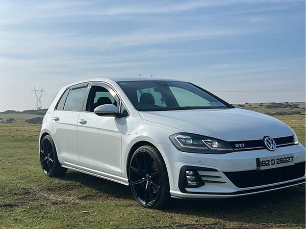 Volkswagen Golf Hatchback, Petrol, 2018, White