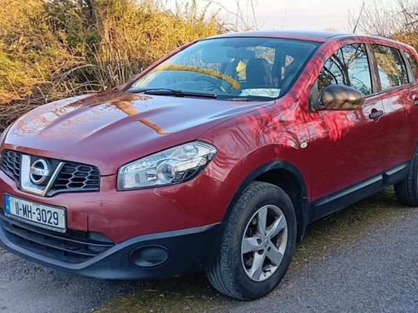 Nissan Qashqai Hatchback, Diesel, 2011, Red