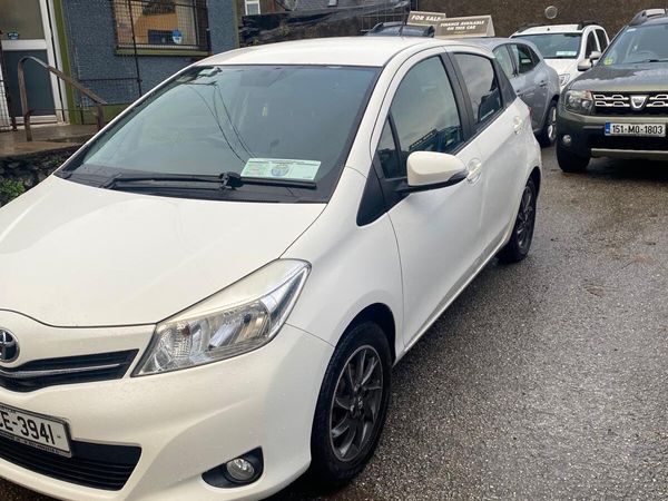 Toyota Yaris Hatchback, Petrol, 2012, White