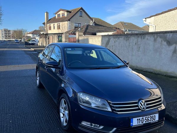 Volkswagen Passat Saloon, Petrol, 2011, Blue