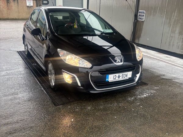 Peugeot 308 MPV, Diesel, 2012, Black