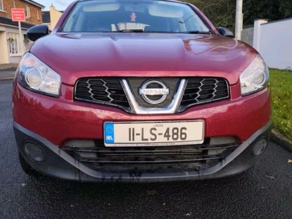 Nissan Qashqai Hatchback, Diesel, 2011, Red