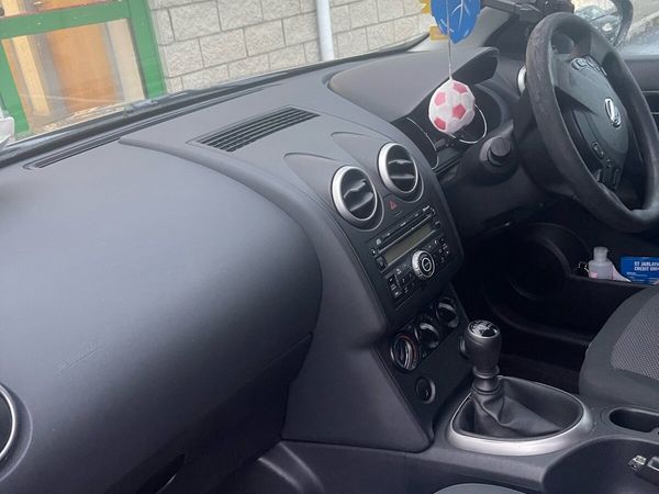 Nissan Qashqai Hatchback, Diesel, 2010, Brown