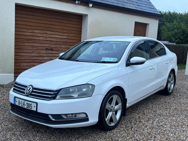 Volkswagen Passat Saloon, Diesel, 2011, White
