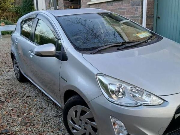 Toyota Aqua Hatchback, Petrol Hybrid, 2016, Silver