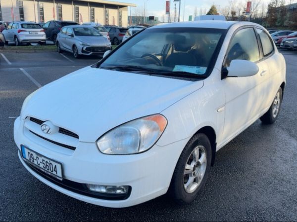 Hyundai Accent Hatchback, Diesel, 2009, White