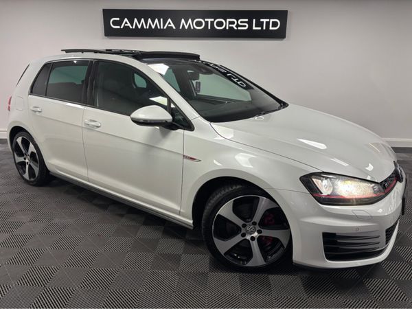 Volkswagen Golf Hatchback, Petrol, 2015, White