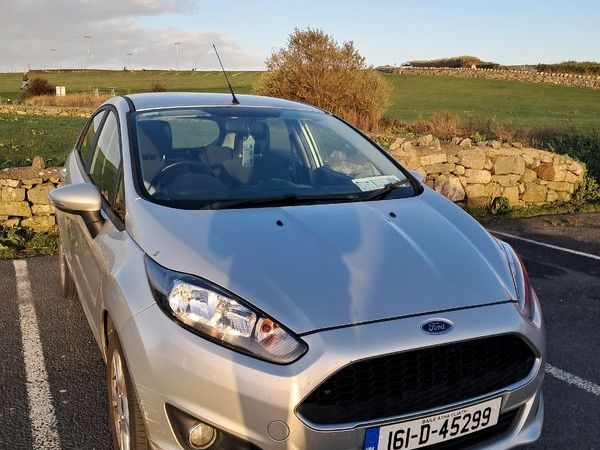 Ford Fiesta Hatchback, Petrol, 2016, Silver