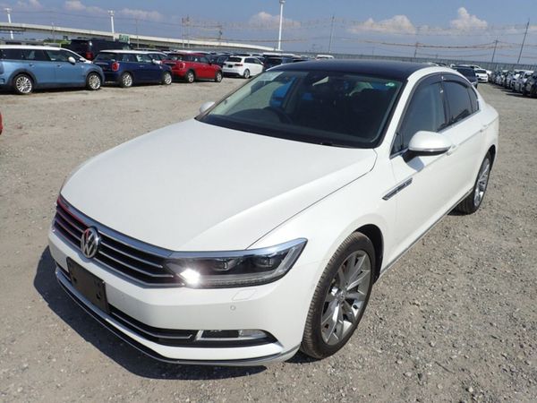 Volkswagen Passat Saloon, Diesel, 2019, White