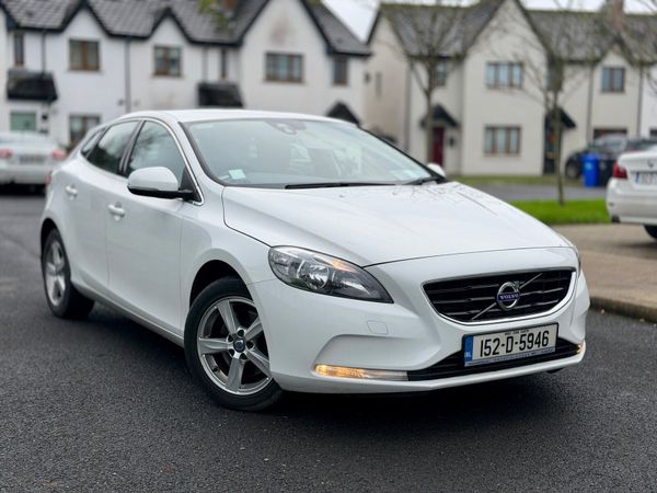Volvo V40 Hatchback, Diesel, 2015, White