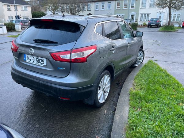 Nissan Qashqai Hatchback, Diesel, 2014, Grey