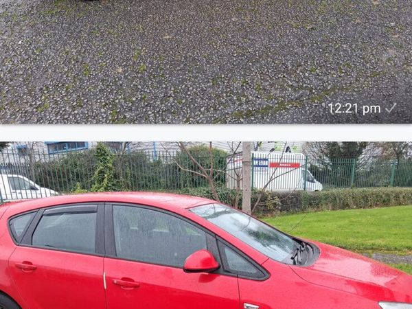 Opel Astra Hatchback, Petrol, 2011, Red