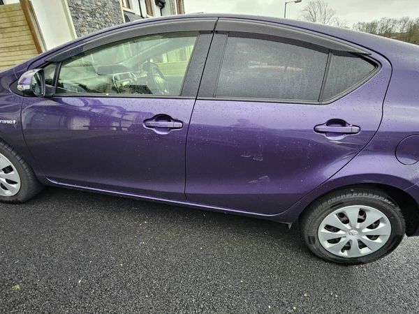 Toyota Aqua Hatchback, Petrol Hybrid, 2017, Purple