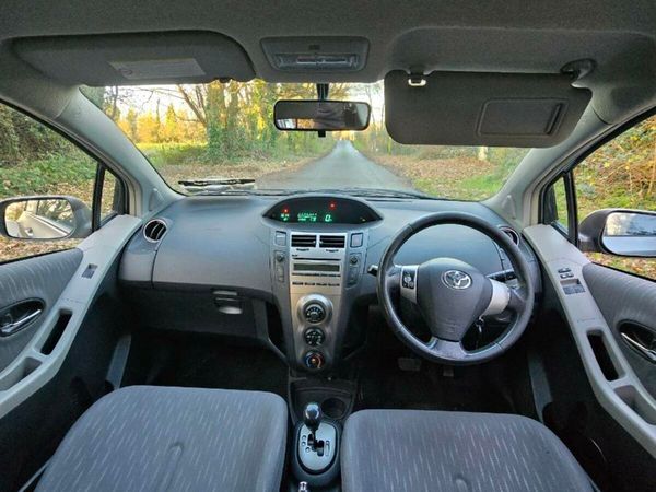Toyota Yaris Hatchback, Petrol, 2009, Silver