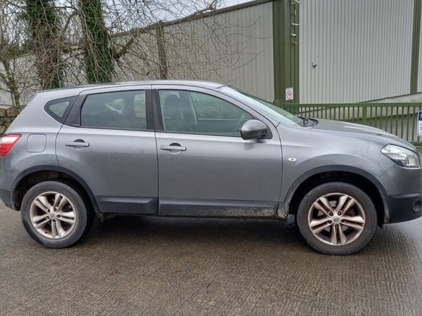 Nissan Qashqai Hatchback, Diesel, 2013, Grey