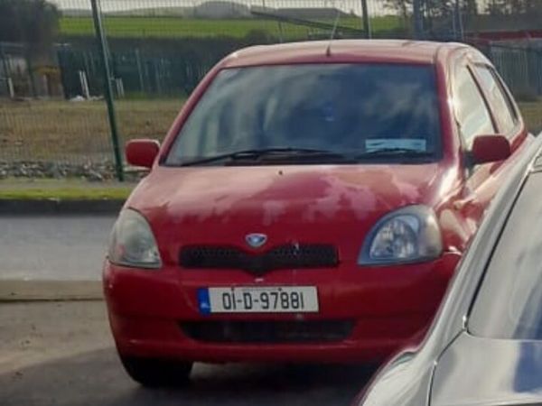 Toyota Yaris Hatchback, Petrol, 2001, Red