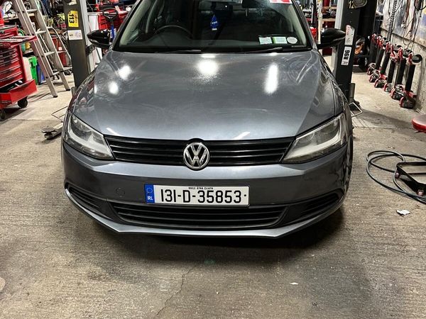Volkswagen Jetta Saloon, Diesel, 2013, Grey