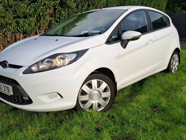 Ford Fiesta Hatchback, Diesel, 2012, White