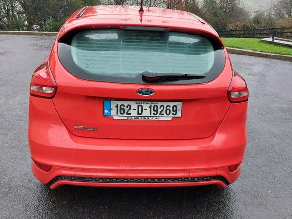 Ford Focus Hatchback, Diesel, 2016, Red