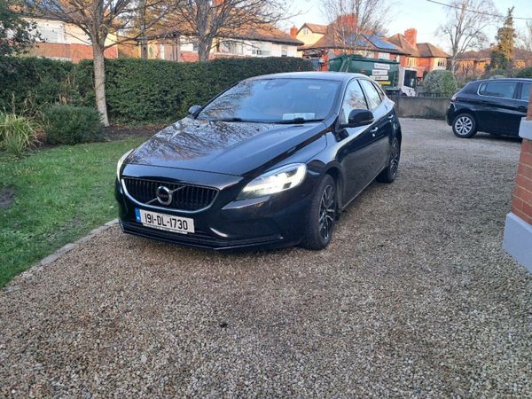 Volvo V40 Estate, Diesel, 2019, Black