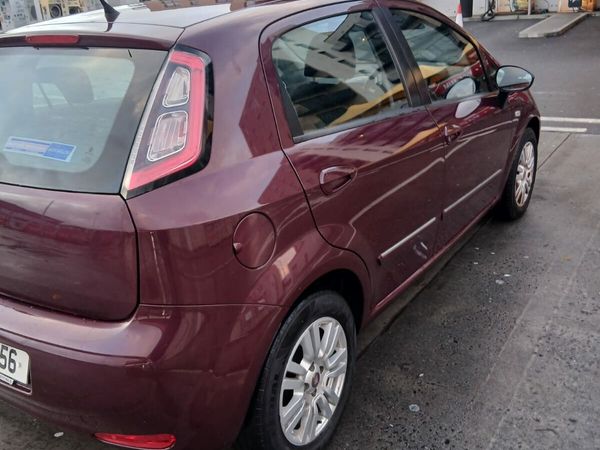 Fiat Punto Hatchback, Diesel, 2014, Red