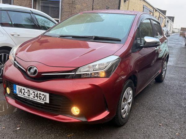 Toyota Yaris Hatchback, Petrol, 2014, Red