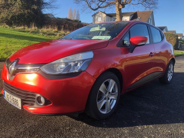 Renault Clio Hatchback, Petrol, 2014, Red