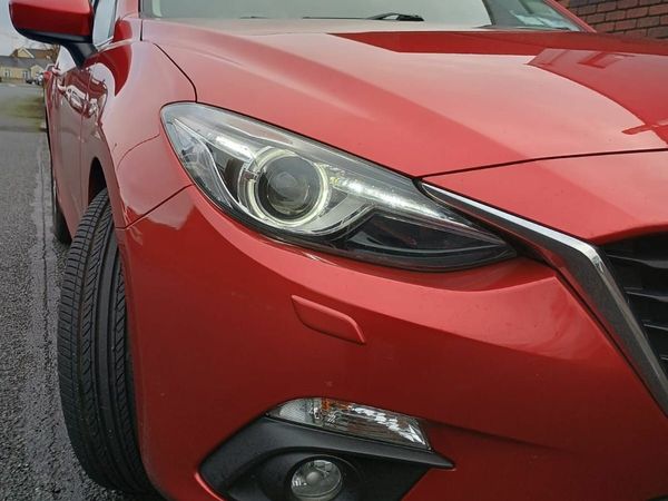 Mazda Mazda3 Hatchback, Diesel, 2015, Red