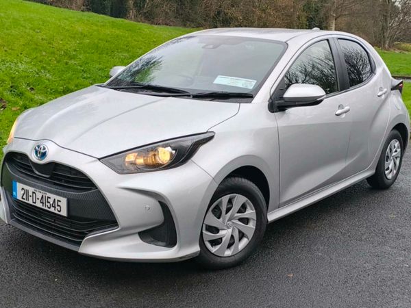 Toyota Yaris Hatchback, Petrol Hybrid, 2021, Silver