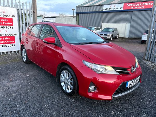 Toyota Auris Hatchback, Diesel, 2014, Red