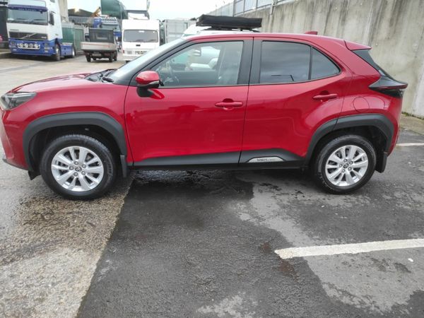 Toyota Yaris Cross Hatchback, Petrol Hybrid, 2022, Red