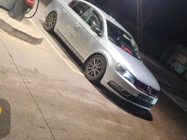 Volkswagen Passat Saloon, Diesel, 2012, Silver