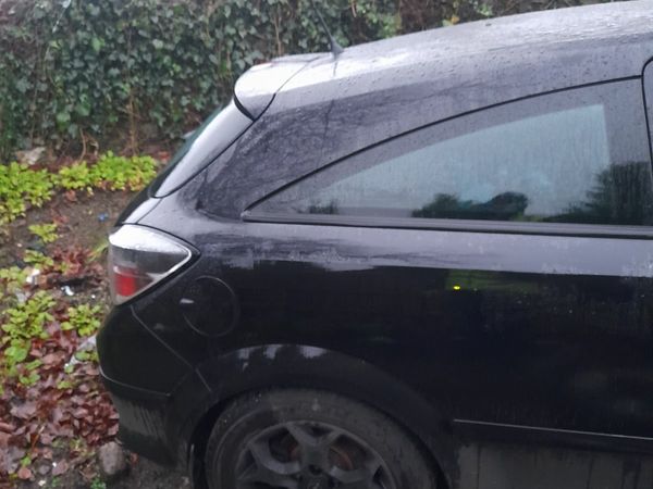 Opel Astra Hatchback, Petrol, 2006, Black