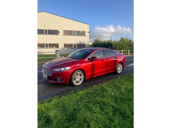 Ford Mondeo Hatchback, Diesel, 2019, Red