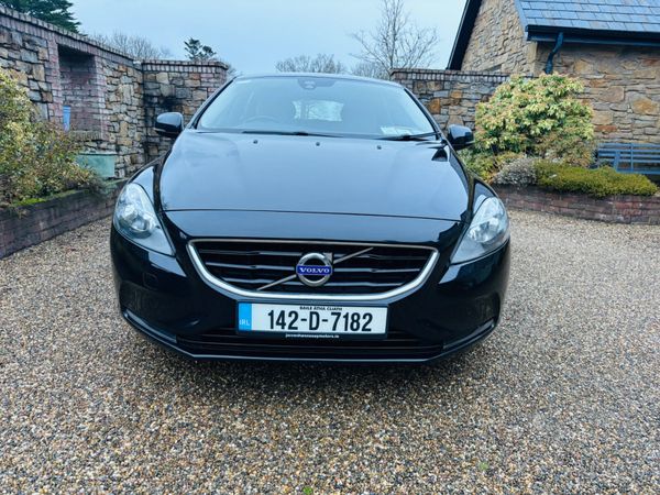 Volvo V40 Hatchback, Diesel, 2014, Black