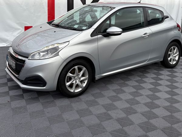 Peugeot 208 Hatchback, Petrol, 2016, Silver
