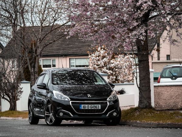 Peugeot 208 Hatchback, Petrol, 2016, Black