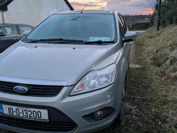 Ford Focus Hatchback, Diesel, 2010, Gold