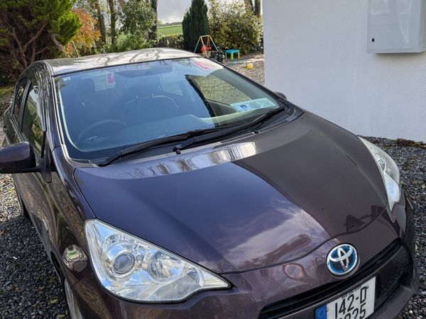 Toyota Aqua Hatchback, Petrol Hybrid, 2014, Purple