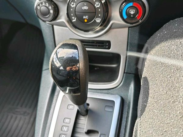 Ford Fiesta Hatchback, Petrol, 2010, Silver