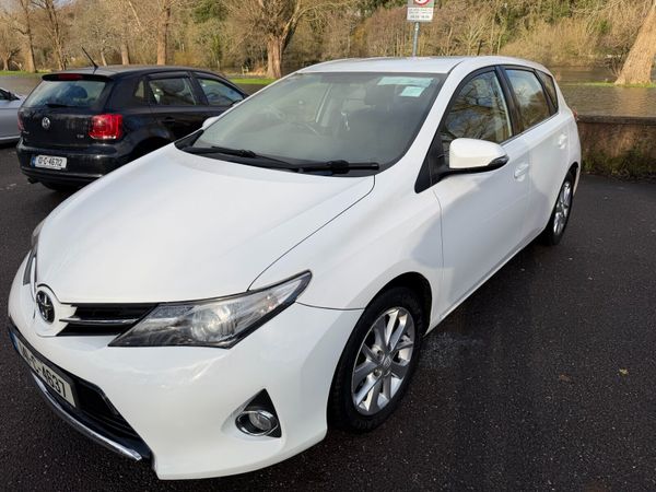 Toyota Auris Hatchback, Diesel, 2014, White