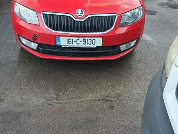 Skoda Octavia Saloon, Diesel, 2016, Red