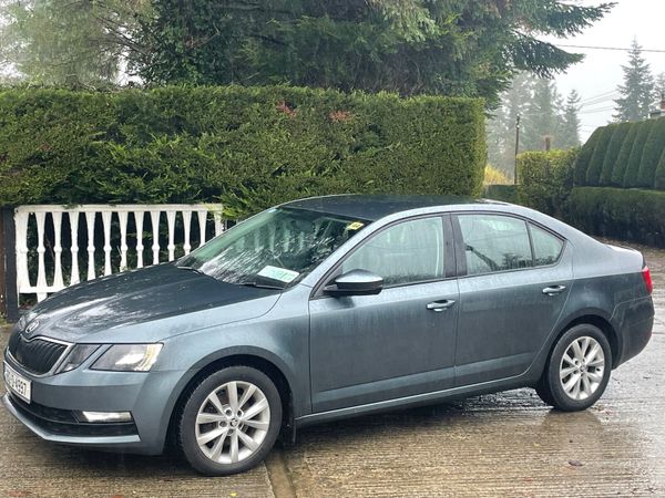Skoda Octavia Saloon, Diesel, 2018, Grey