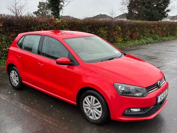 Volkswagen Polo Hatchback, Petrol, 2014, Red