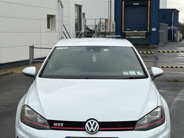 Volkswagen Golf Hatchback, Petrol, 2016, White