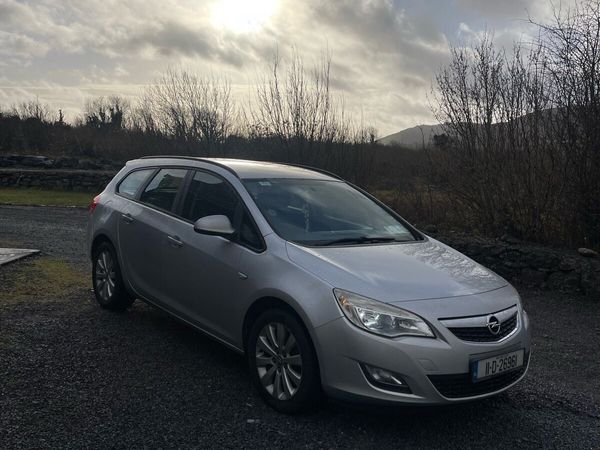 Opel Astra Estate, Diesel, 2011, Silver