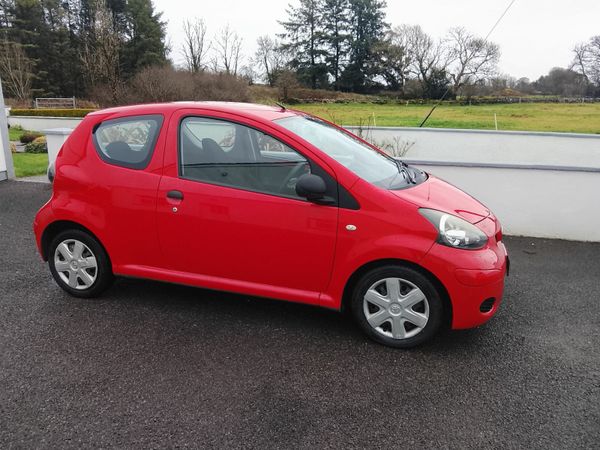 Toyota Aygo Hatchback, Petrol, 2009, Red